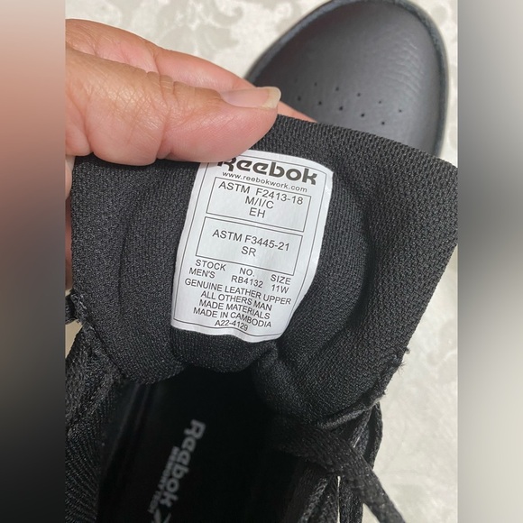 - NIB Reebok sneakers Black and Red size 11W - Picture 2 of 5